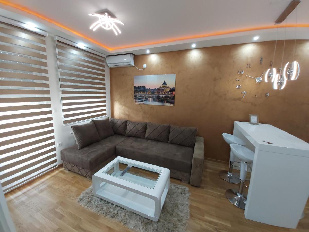 Ferienwohnung Apartman Elegance Free Garage Novi Sad Exterior foto