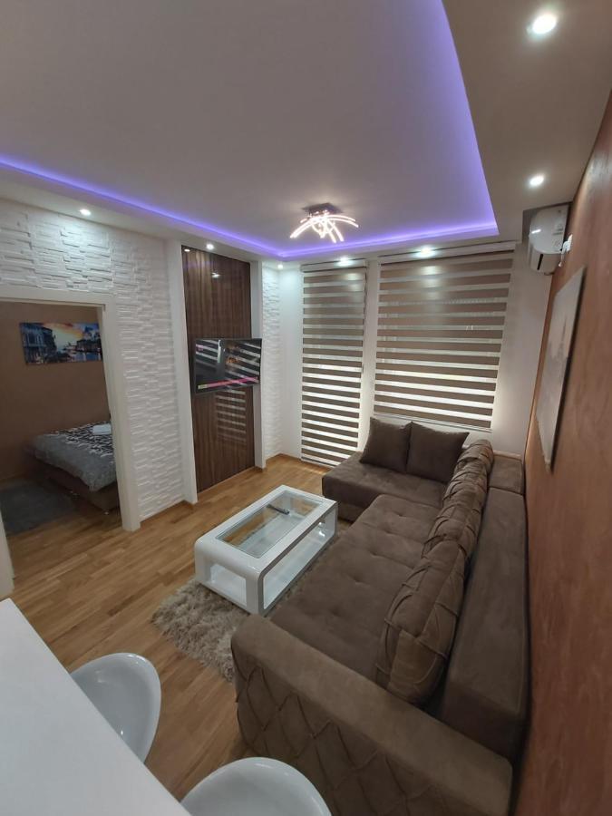 Ferienwohnung Apartman Elegance Free Garage Novi Sad Exterior foto