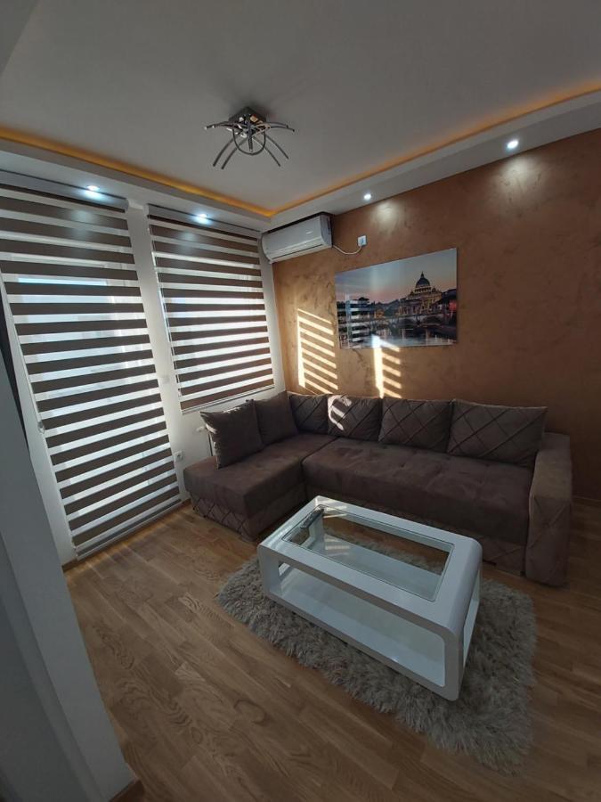 Ferienwohnung Apartman Elegance Free Garage Novi Sad Exterior foto