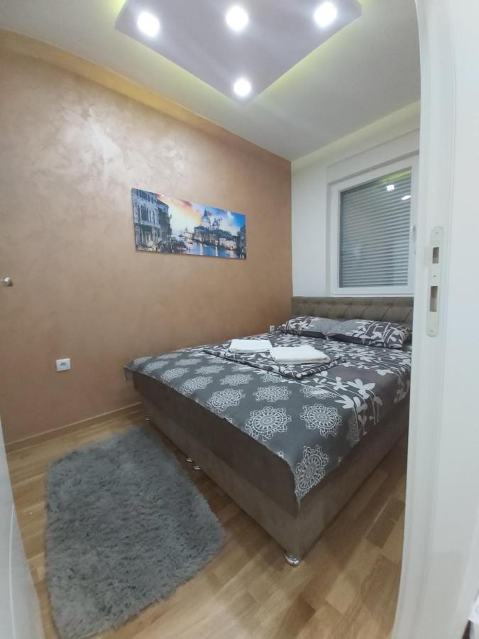 Ferienwohnung Apartman Elegance Free Garage Novi Sad Exterior foto