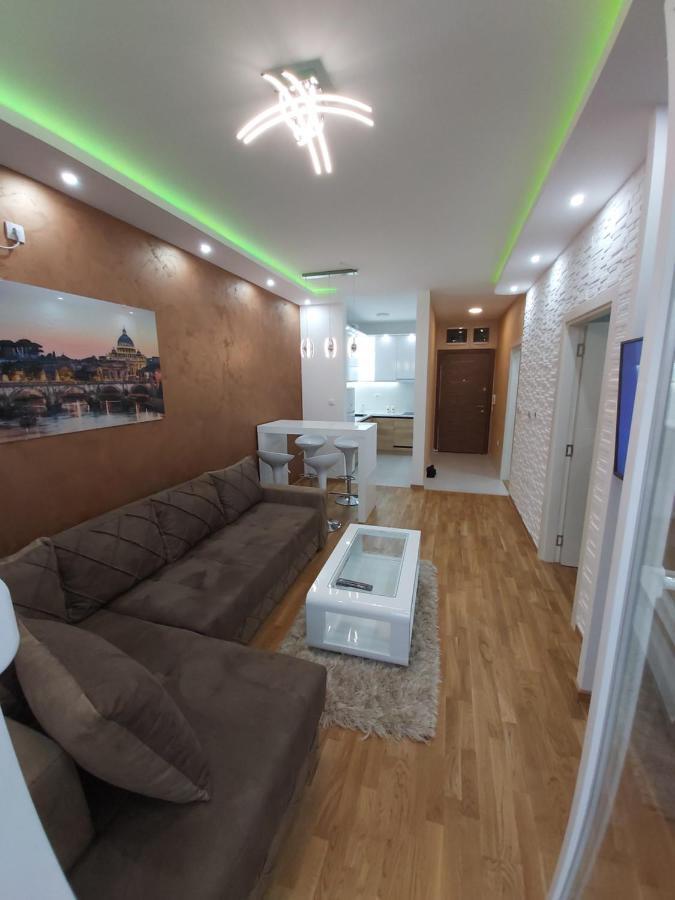 Ferienwohnung Apartman Elegance Free Garage Novi Sad Exterior foto