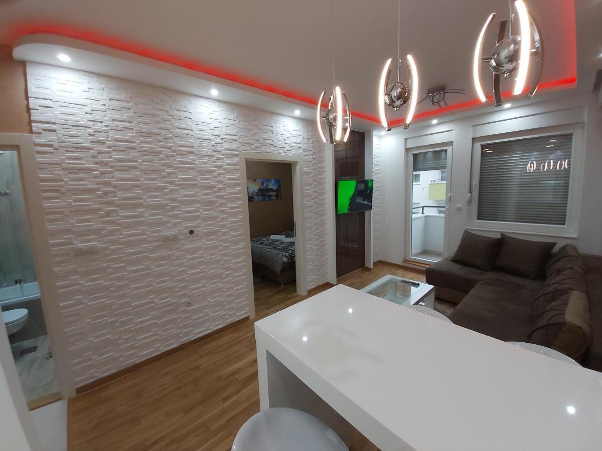 Ferienwohnung Apartman Elegance Free Garage Novi Sad Exterior foto